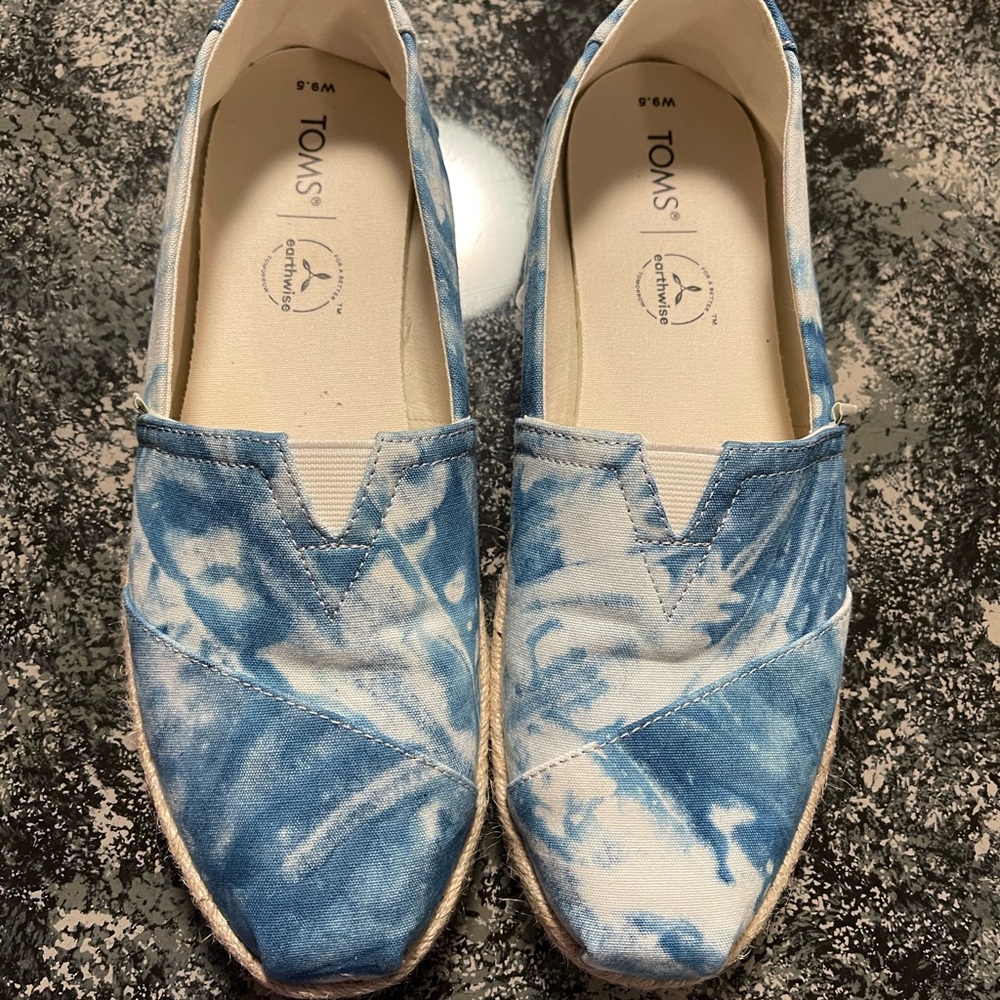 Toms size 9.5 like new!